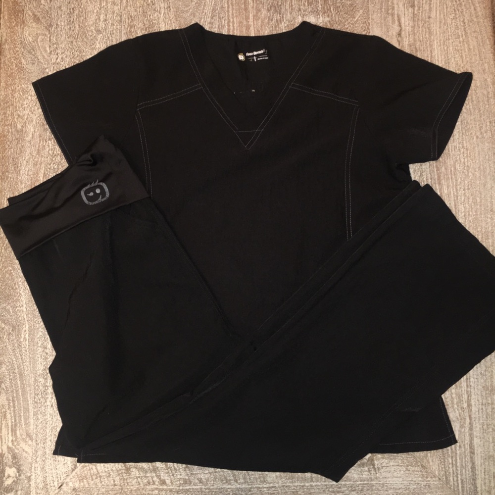 WonderWink Black Scrub Set